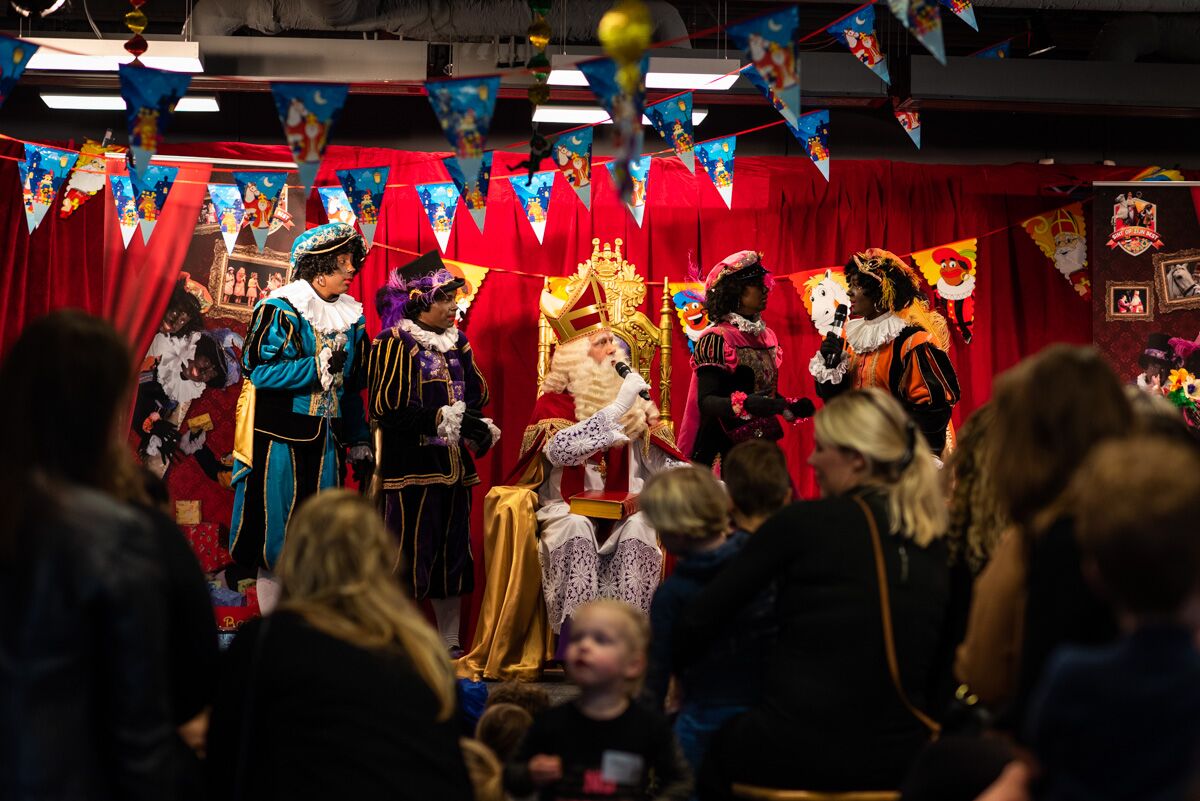 Magische Pepernoten Party – Sint op zijn Best (1) Magische Pepernoten Party – Sint op zijn Best (1)